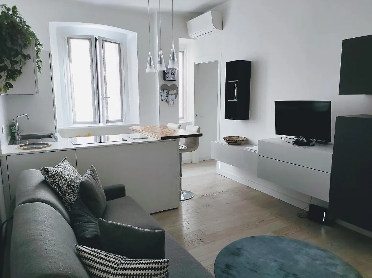 Kontakt z Wonderful Apartment - Milan City Center
